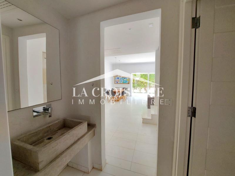 Triplex S+4 avec piscine à Gammarth